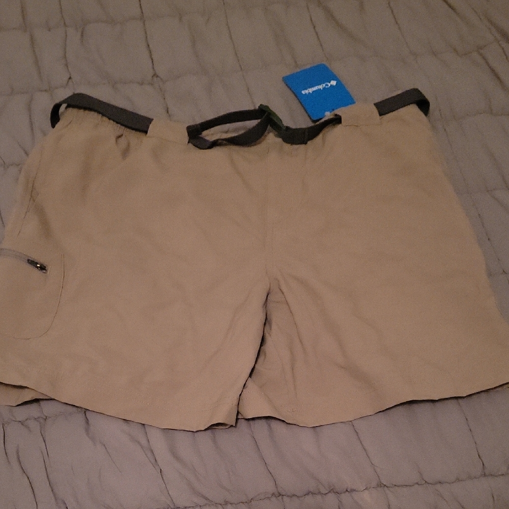 Columbia Women's Cargo Shorts in Tan and Gray